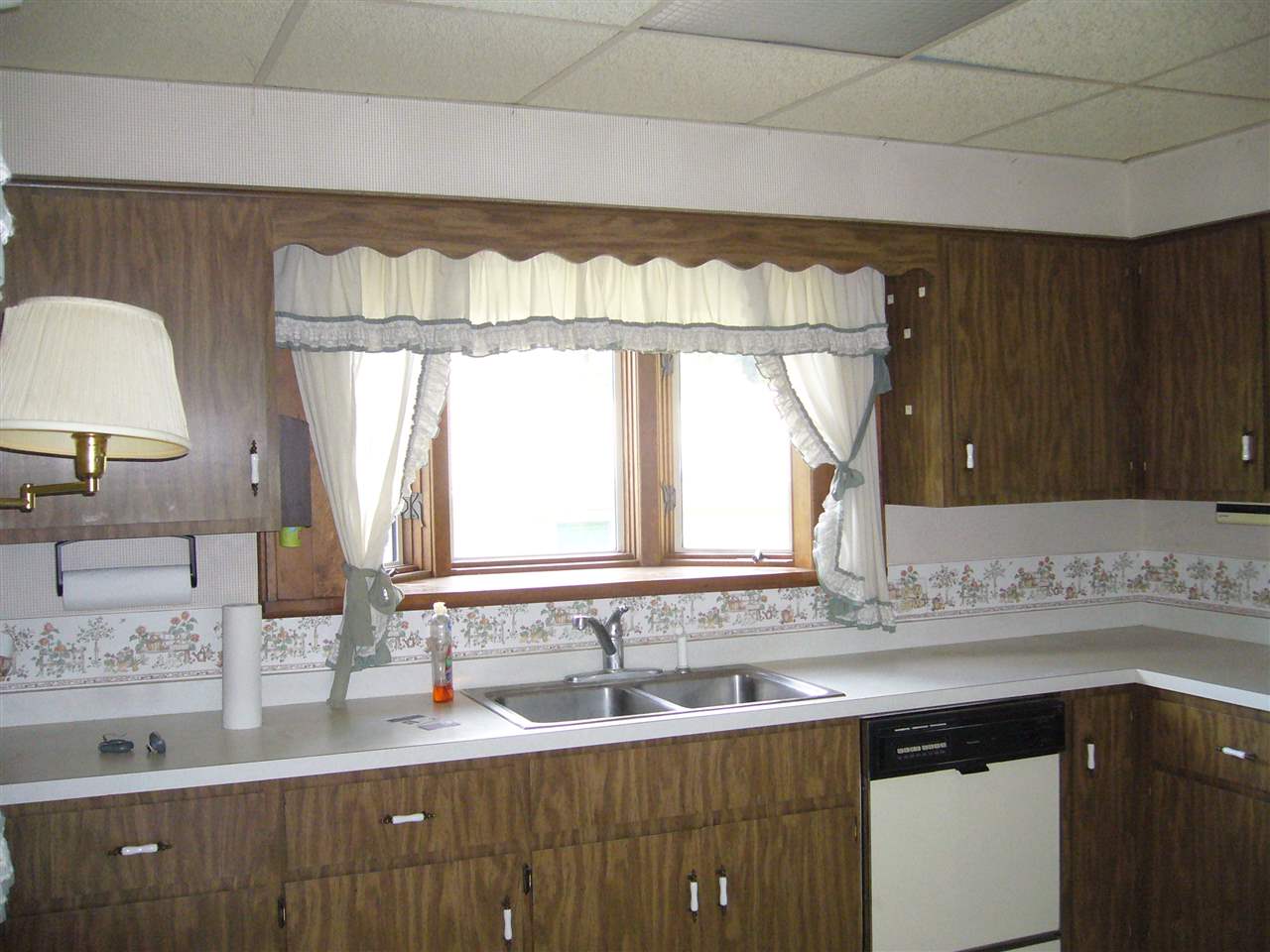 110 Exmoor Road Waterford, MI 48328 - Photo 12 of 21 31350055-12.JPG