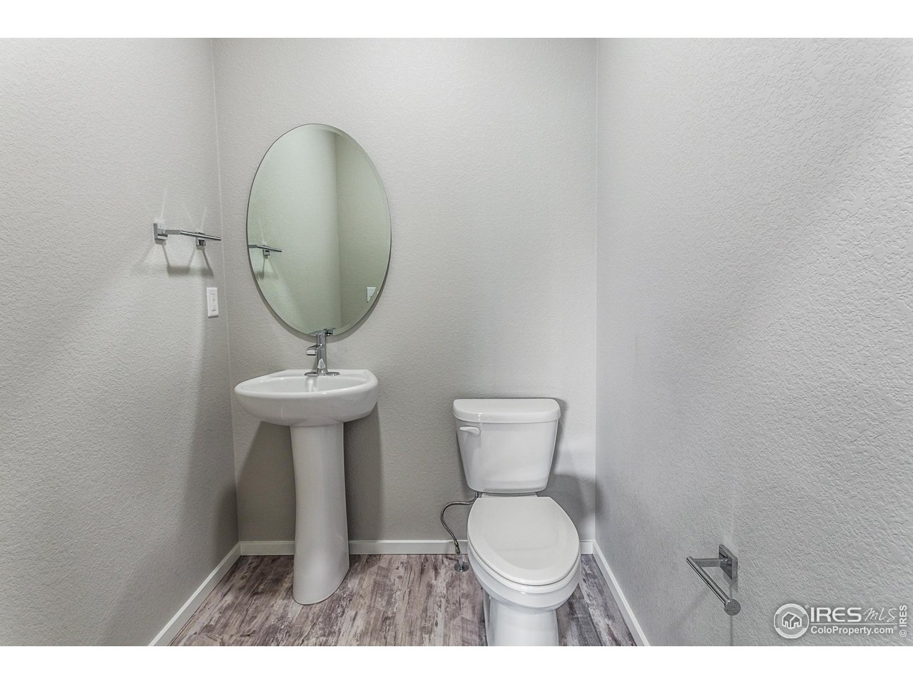 6721 4th St Road, Unit 2 Greeley, CO 80634 - Photo 27 of 39 POWDER BATH