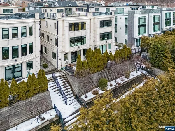$1,690,000 | 1228 River Road, Edgewater, NJ 07020
