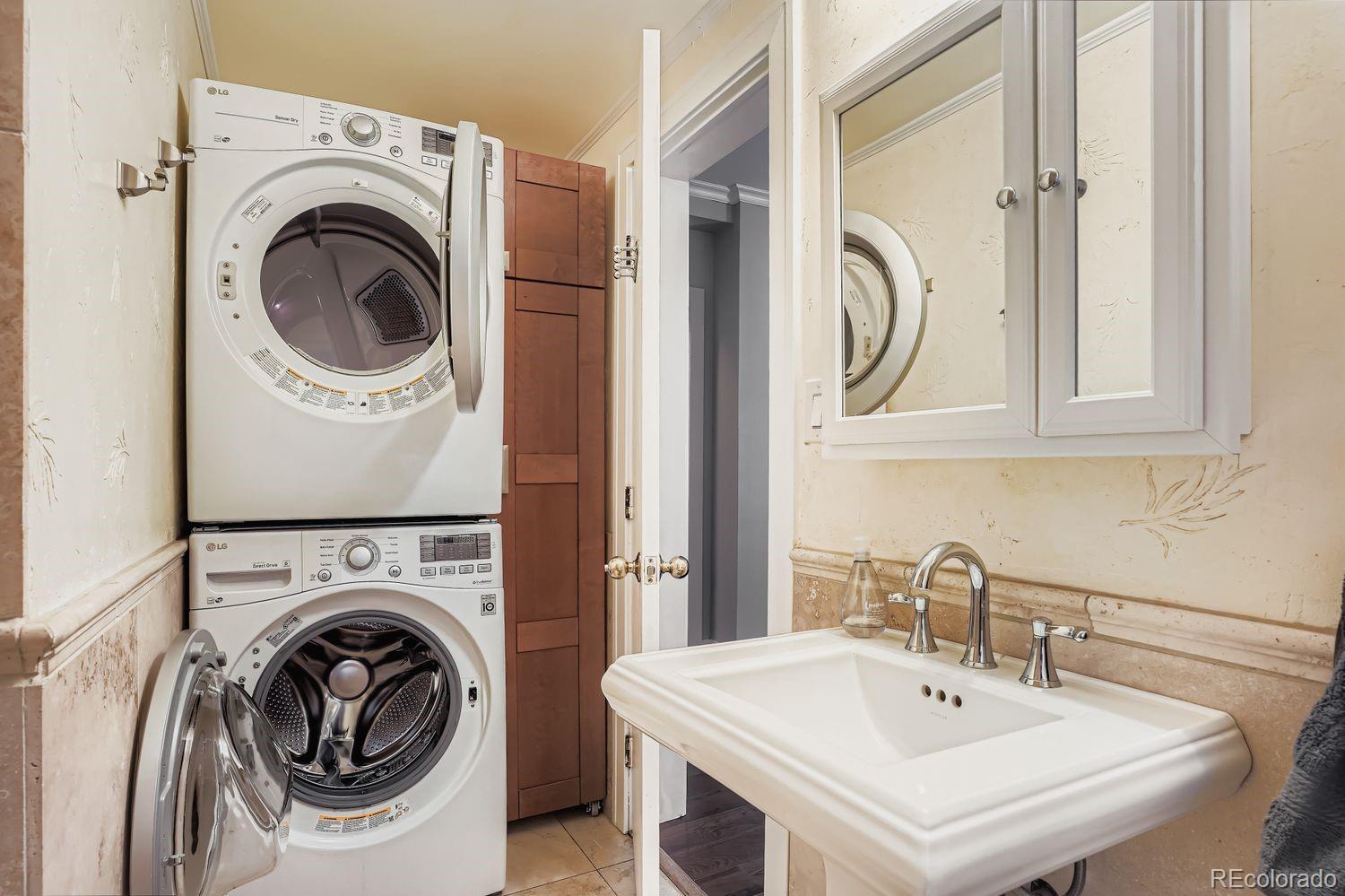 960 Sherman Street, Unit 1B Denver, CO 80203 - Photo 20 of 25 a utility room with sink dryer and washer