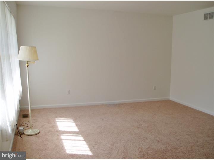 428 Alloway Aldine Road Elmer, NJ 08318 - Photo 3 of 25 Living Room