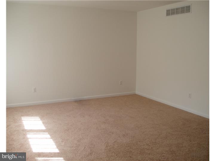 428 Alloway Aldine Road Elmer, NJ 08318 - Photo 4 of 25 Living Room