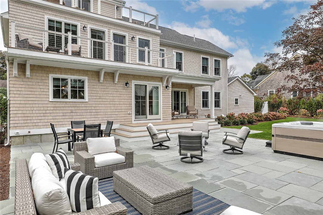 11 Shields Street Newport, RI 02840 - Photo 8 of 32