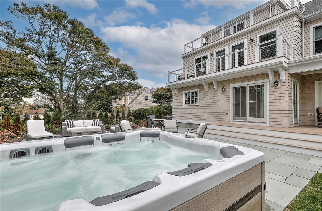 11 Shields Street Newport, RI 02840 - Photo 10 of 32