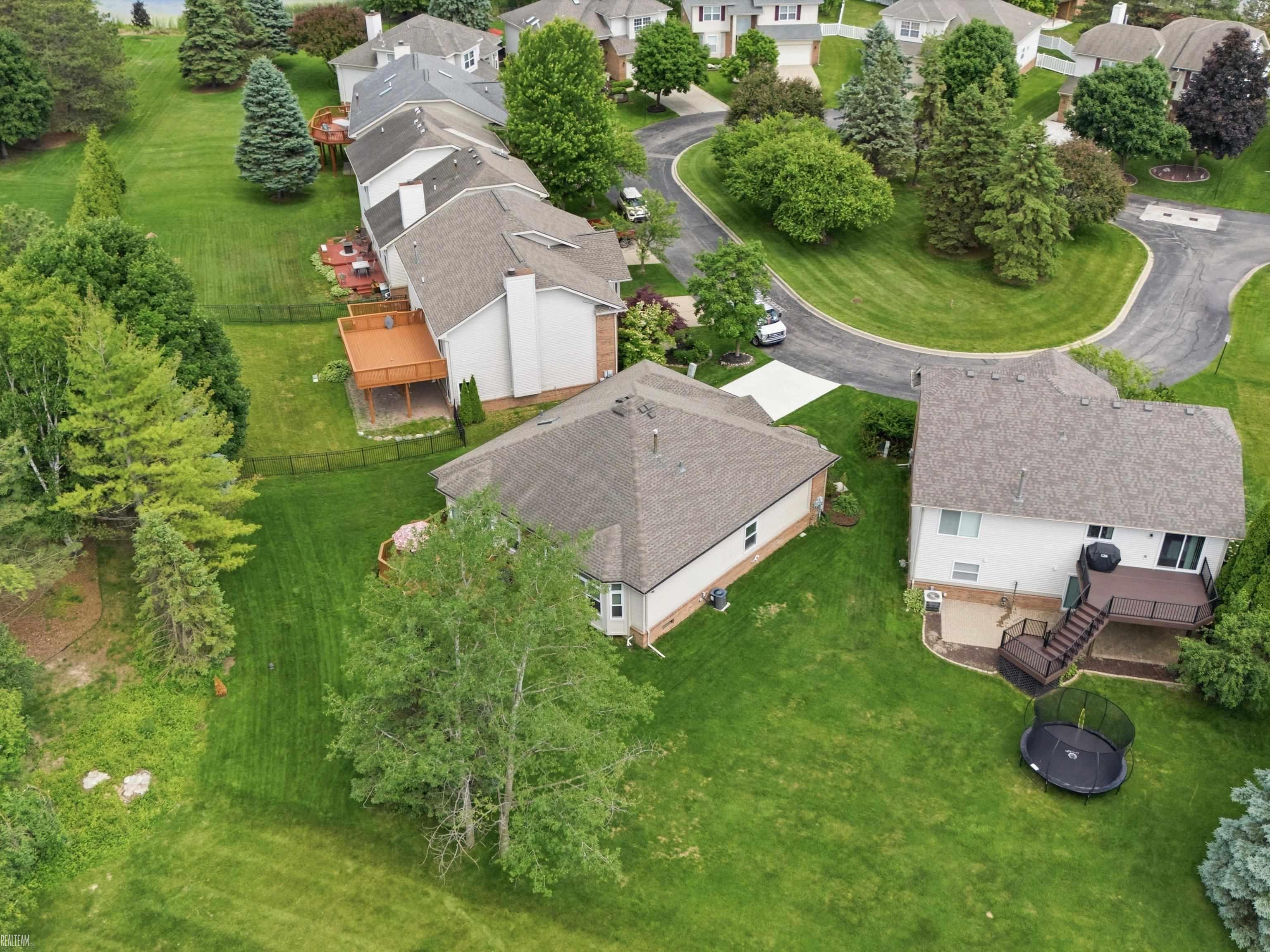 4652 Amberwood Court Rochester, MI 48306 - Photo 31 of 45