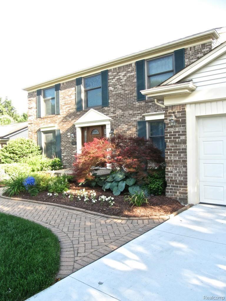 347 Lake Forest Road Rochester, MI 48309 - Photo 5 of 58 Paver Entry