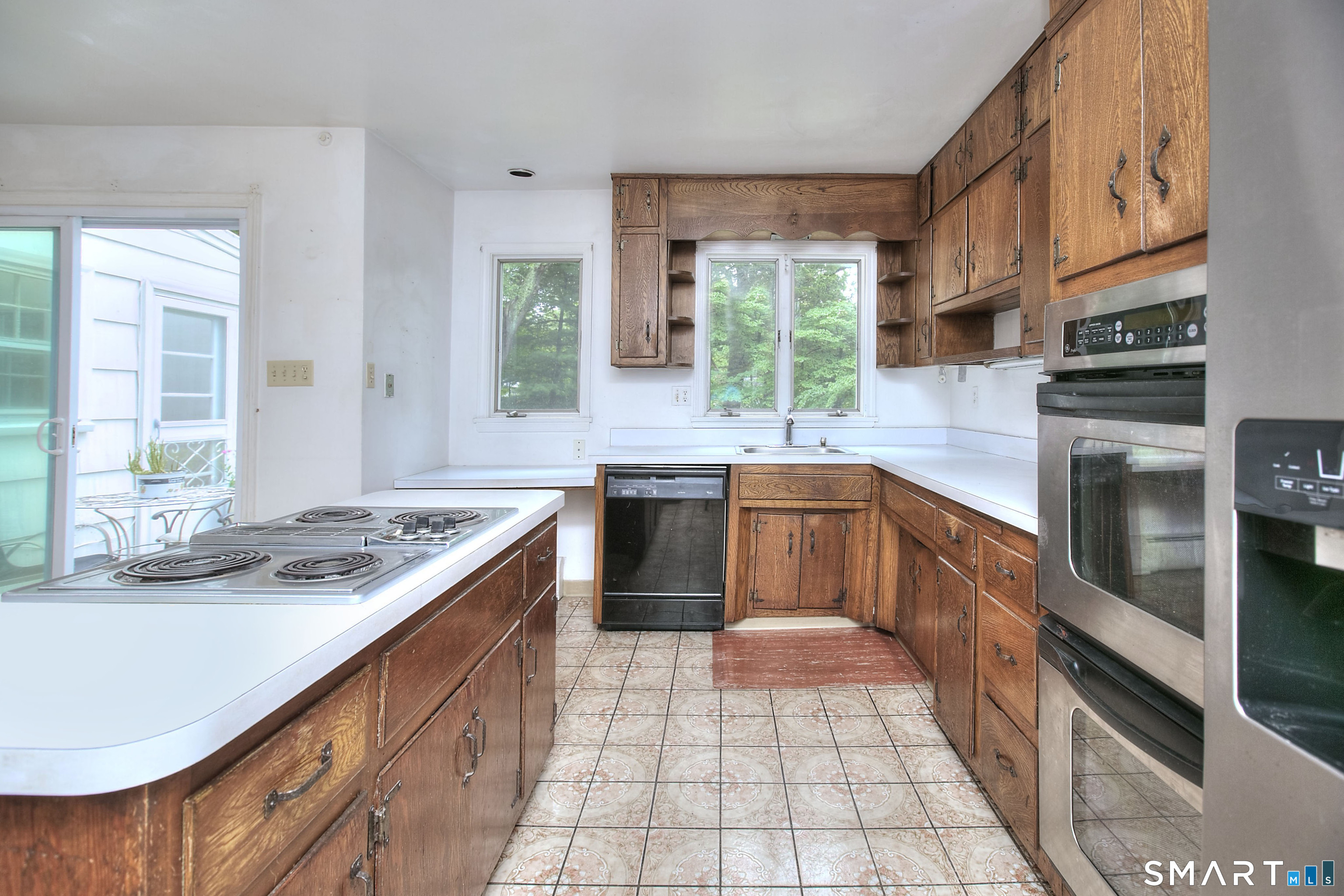 64 Russ Road Trumbull, CT 06611 - Photo 7 of 40