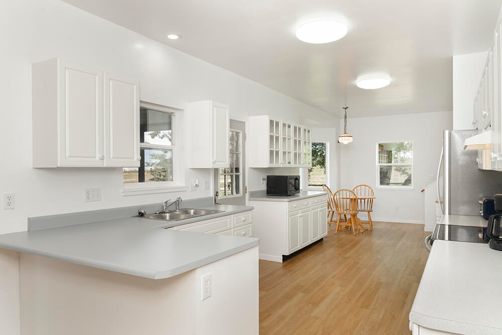 679 West Valley View Road Talent, OR 97540 - Photo 28 of 77 IMG_0422