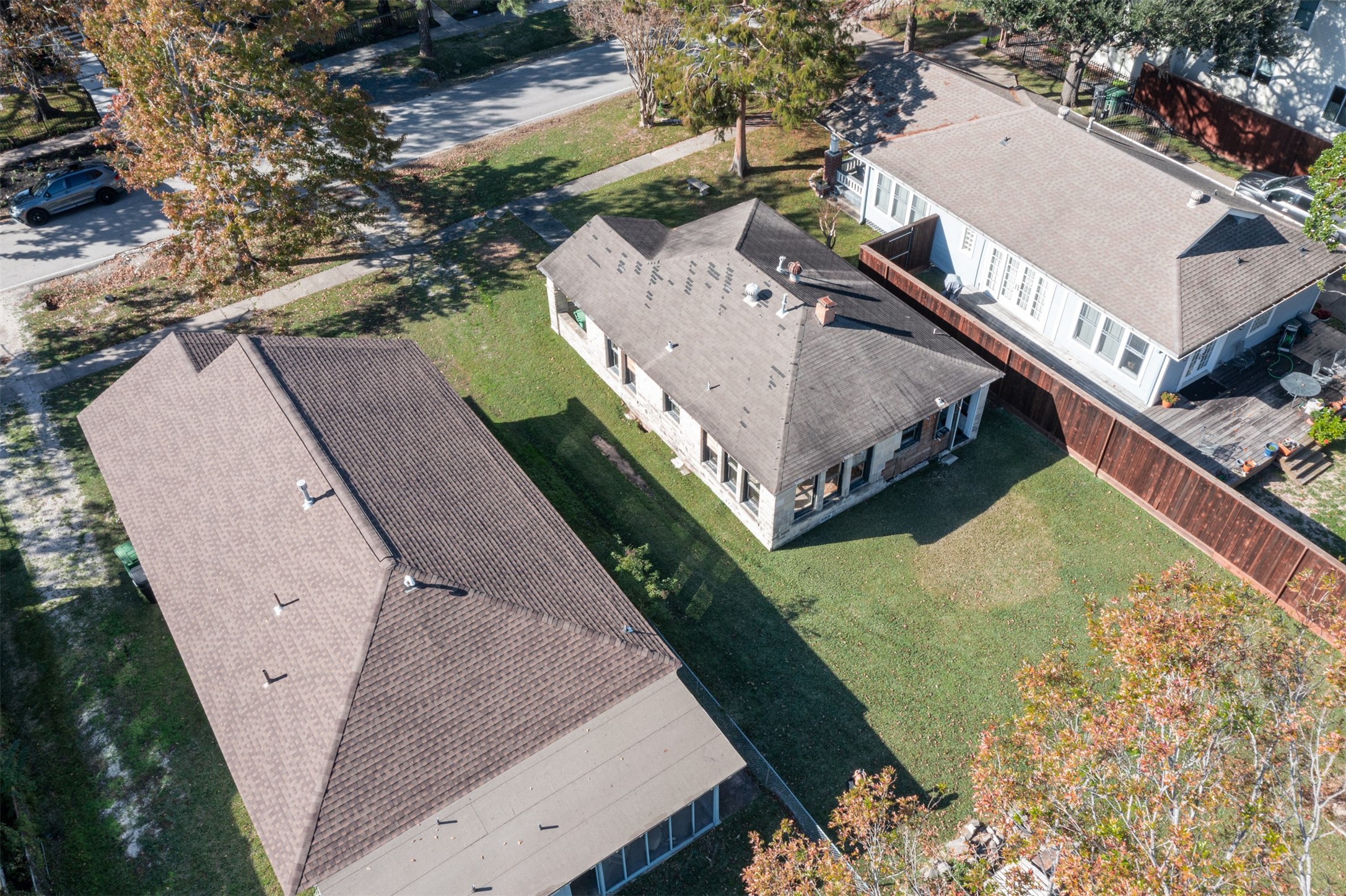 1118 Tulane Street Houston, TX 77008 - Photo 5 of 14 an aerial view of a house with a yard