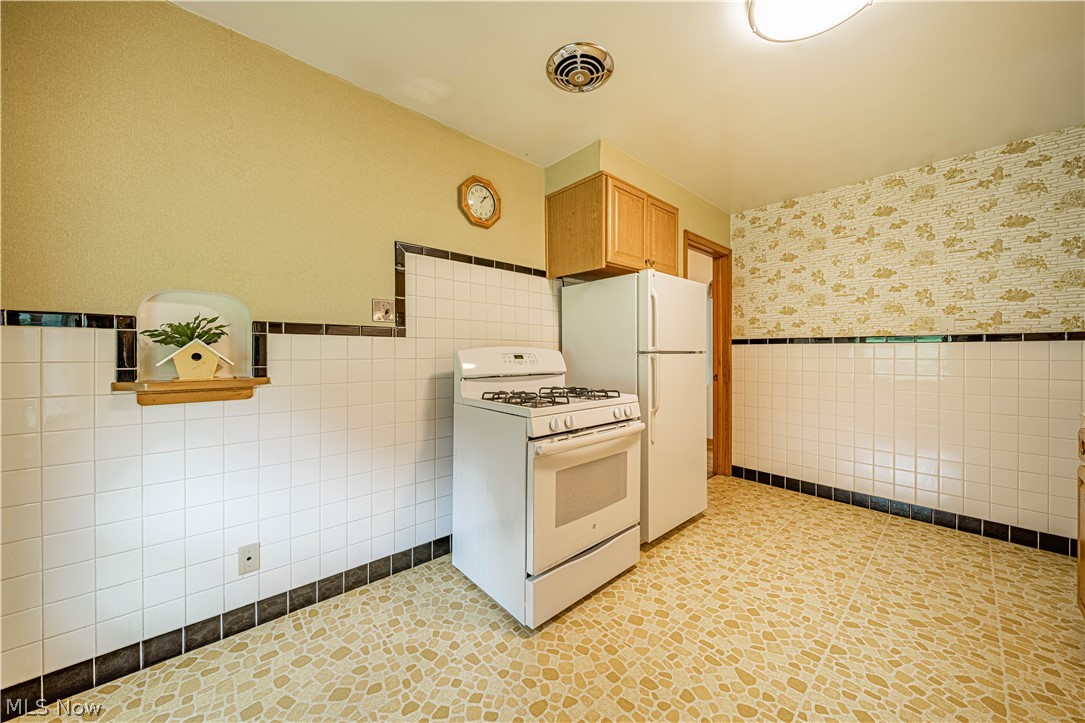 25832 Highland Road Cleveland, OH 44143 - Photo 11 of 27