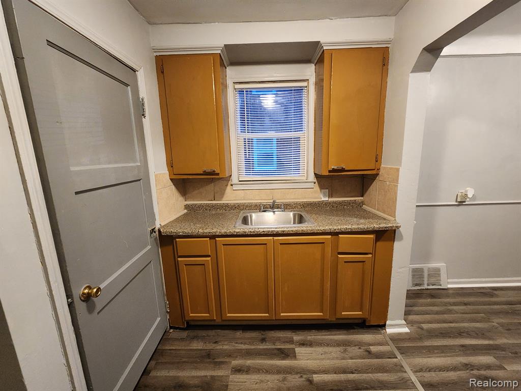 14128 Evergreen Road Detroit, MI 48223 - Photo 15 of 21
