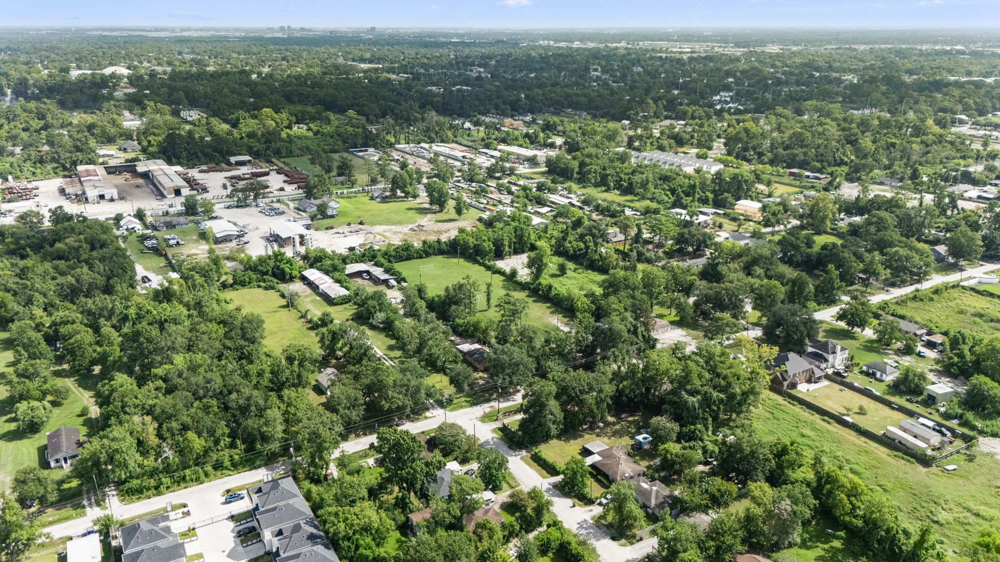 1814 Mansfield Street Houston, TX 77091 - Photo 26 of 29 view of a green field with lots of bushes