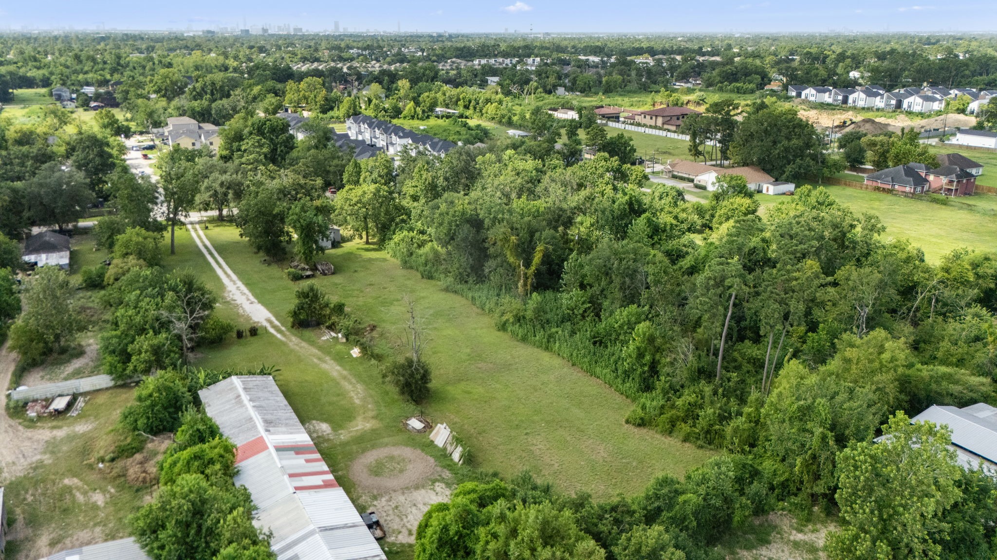 1814 Mansfield Street Houston, TX 77091 - Photo 3 of 29 a view of a city