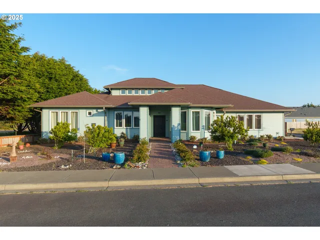 $880,000 | 557 Shearwater Circle, Bandon, OR 97411