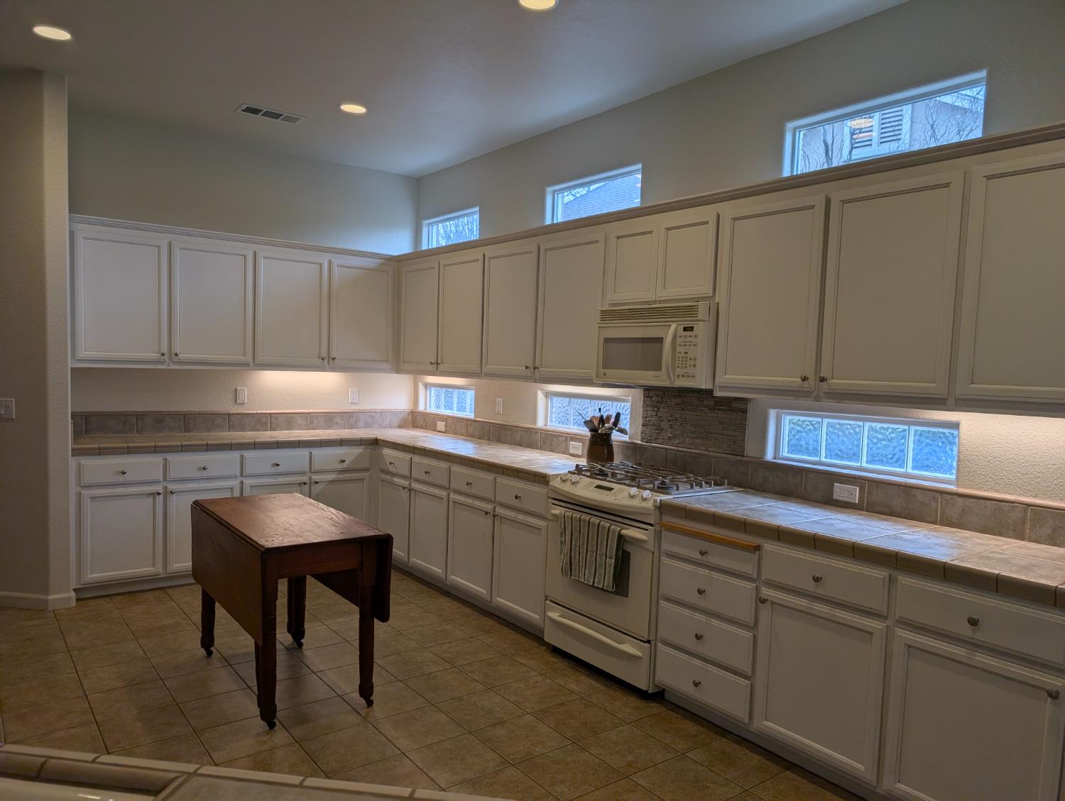 258 Rock Ridge Lane Copperopolis, CA 95228 - Photo 20 of 69 The Globes have been removed