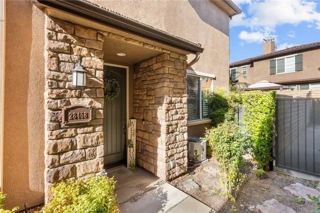 $564,900 | 28468 Santa Rosa Lane, Unit 534, Saugus, CA 91350