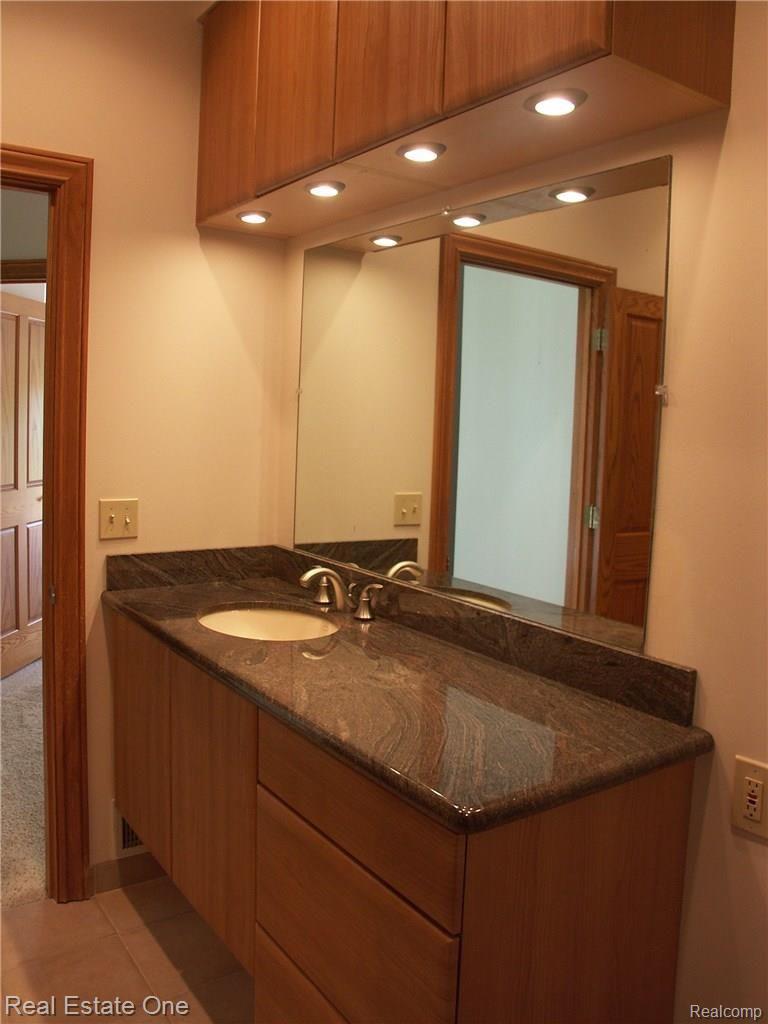 6896 Hatchery Road Waterford, MI 48327 - Photo 35 of 38 PICT0129.JPG