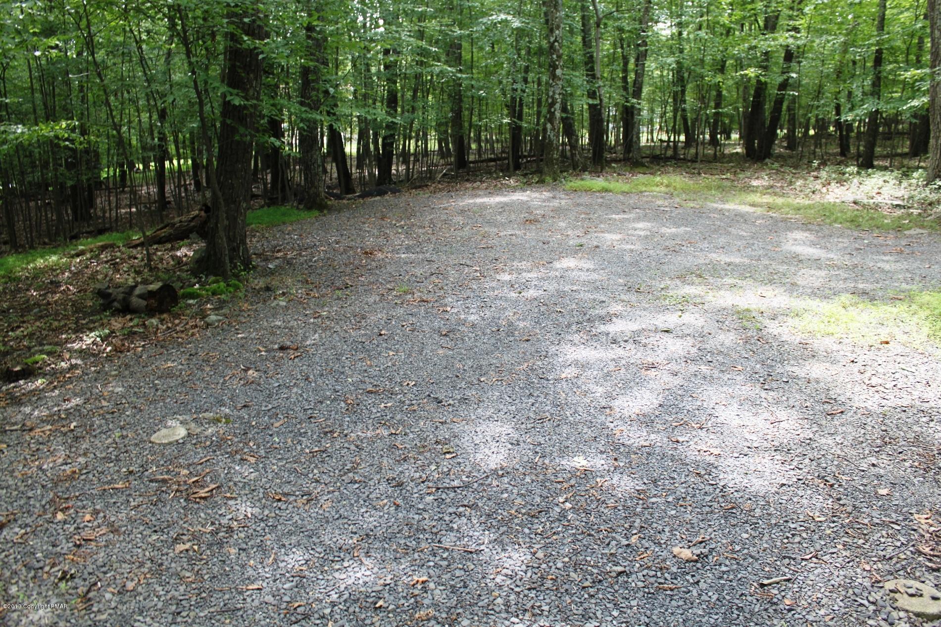 238 Gold Finch Road Bushkill, PA 18324 - Photo 14 of 19 Stone Drive Way
