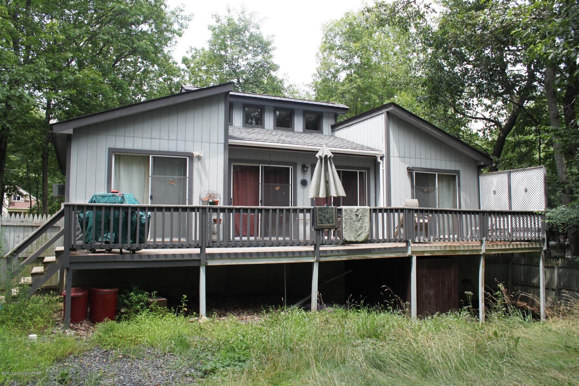 238 Gold Finch Road Bushkill, PA 18324 - Photo 18 of 19 Rear of home