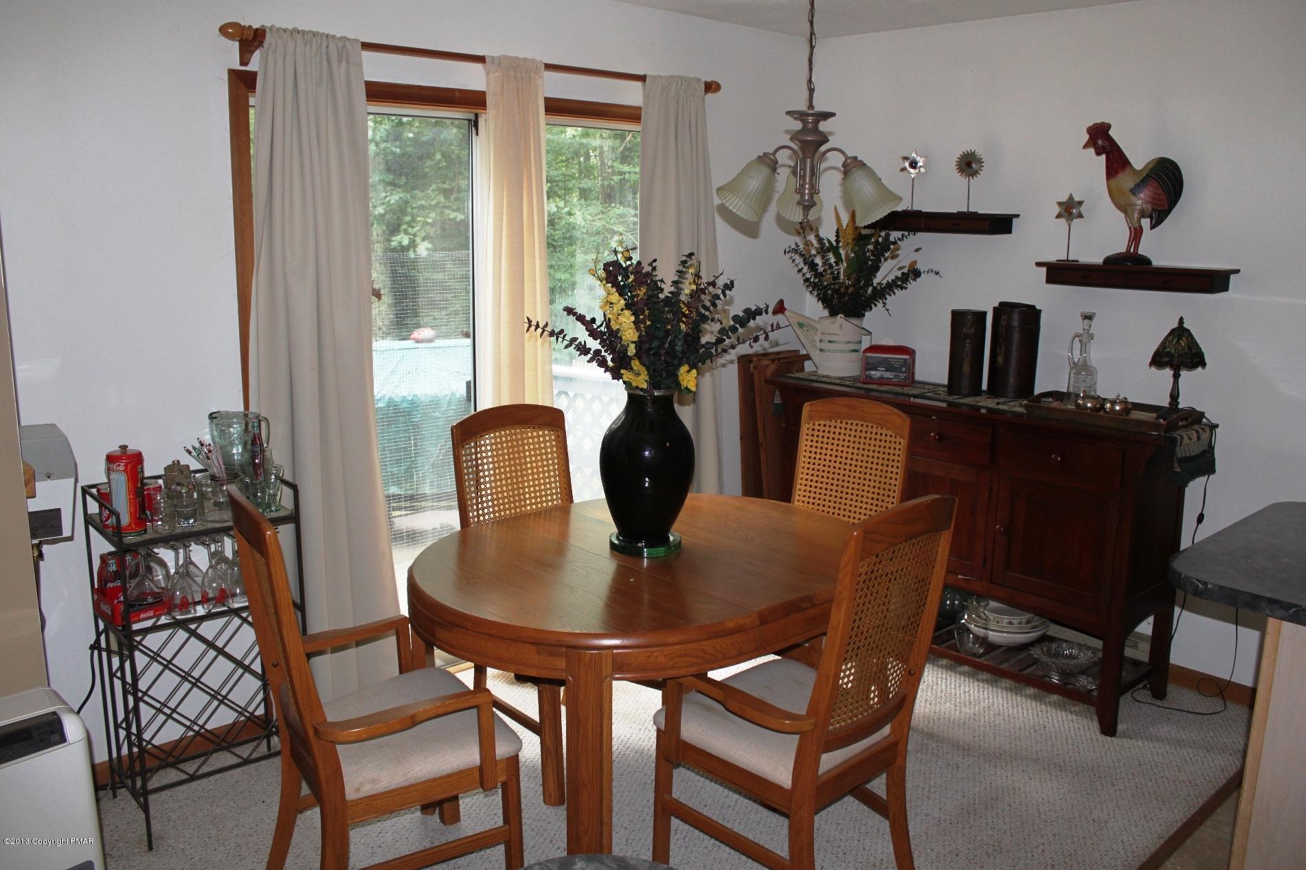 238 Gold Finch Road Bushkill, PA 18324 - Photo 6 of 19 Dining Area