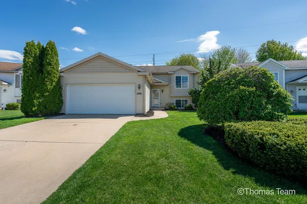 $379,900 | 698 Silver Brook Drive Southeast, Grand Rapids, MI 49548