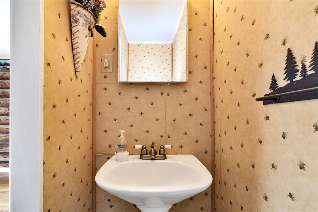 22 Doyle Road Holden, MA 01520 - Photo 14 of 32 Gallery Image 14