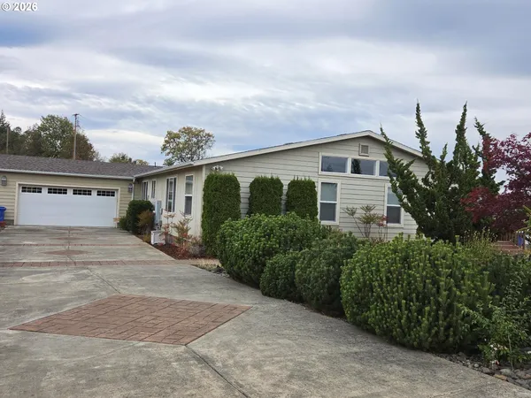 $365,000 | 647 Highland Vista Lane, Roseburg, OR 97471