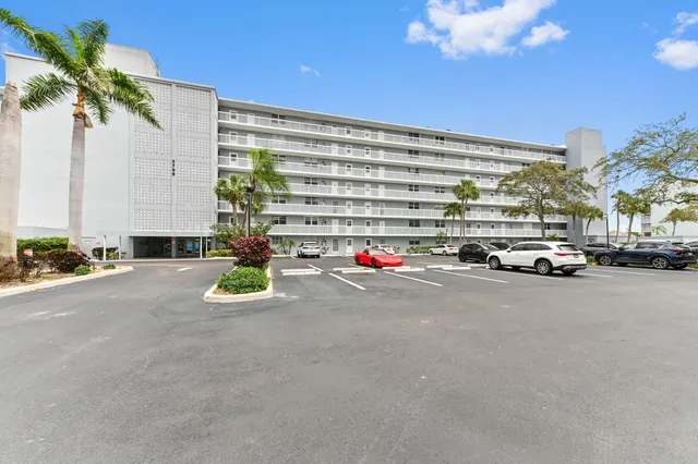 $2,750 | 5700 Northwest 2nd Avenue, Unit 211, Boca Raton, FL 33487