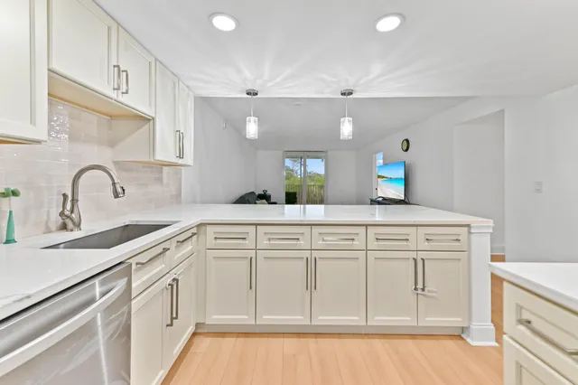 $2,750 | 5700 Northwest 2nd Avenue, Unit 211, Boca Raton, FL 33487