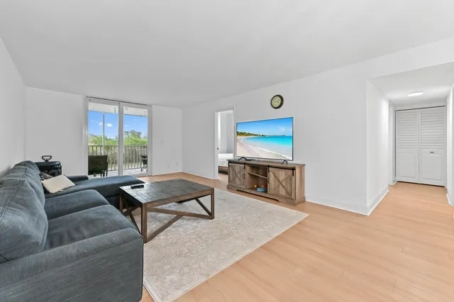 $2,750 | 5700 Northwest 2nd Avenue, Unit 211, Boca Raton, FL 33487