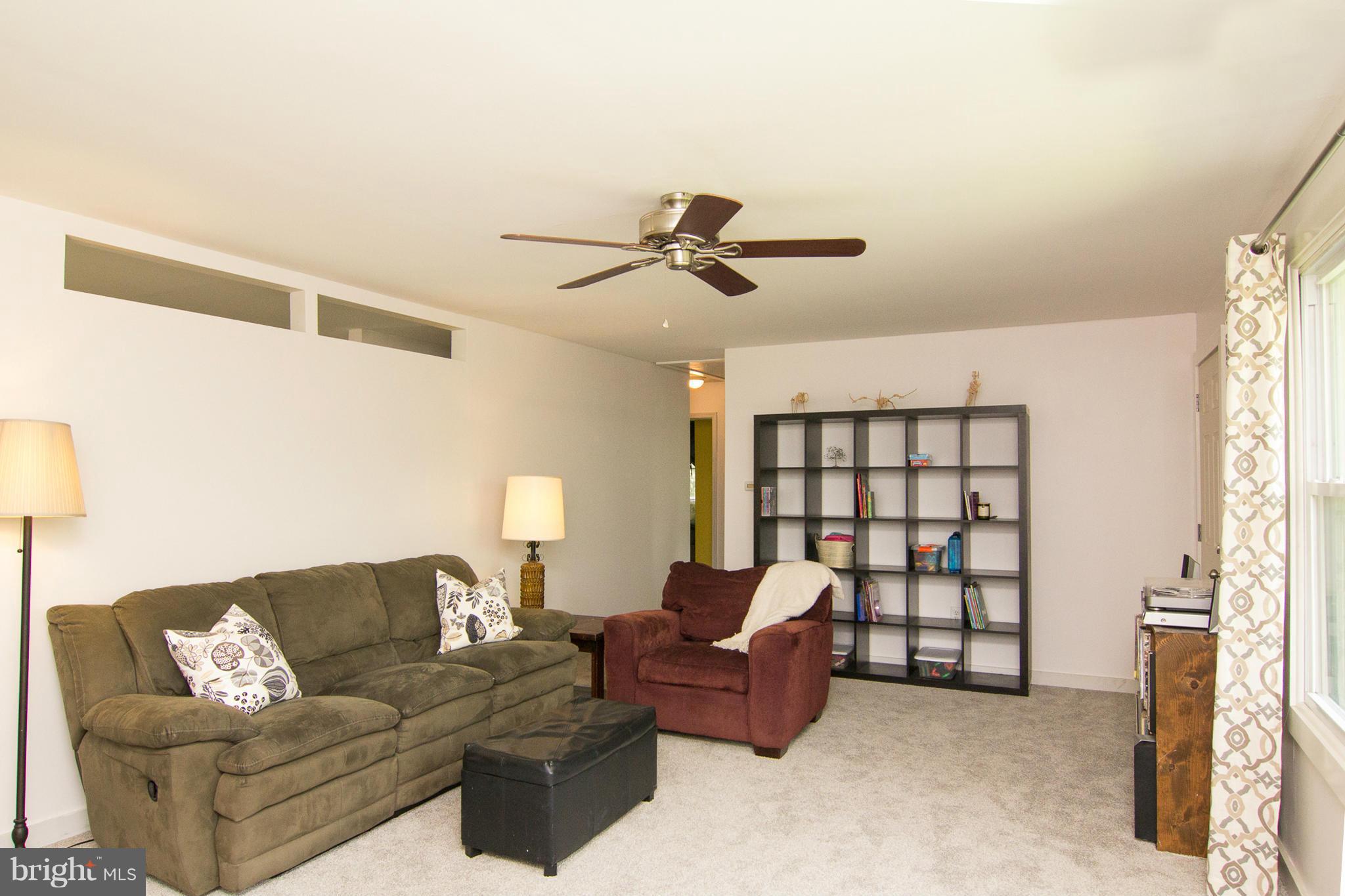 Spacious Living Room w/Fireplace