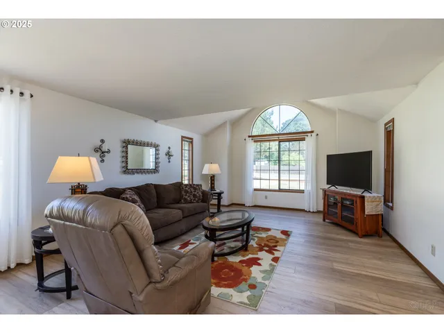 $649,000 | 34948 Sykes Road, St. Helens, OR 97051