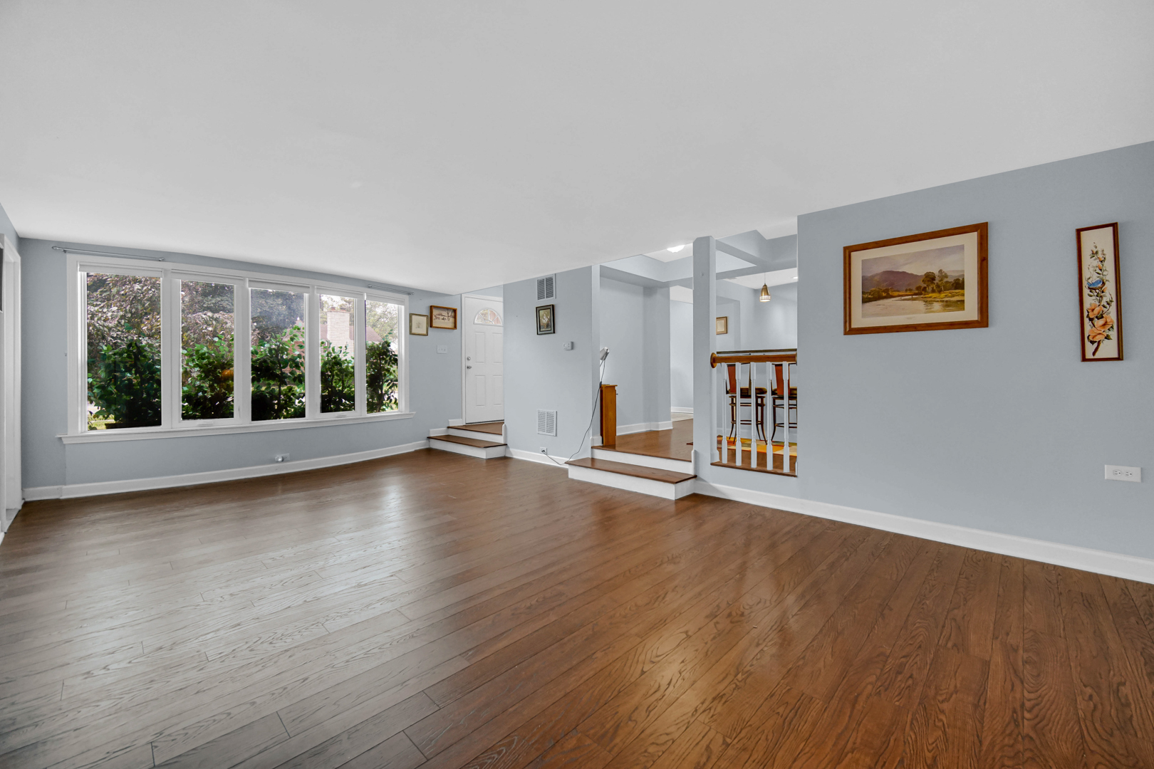6330 107th Street Chicago Ridge, IL 60415 - Photo 6 of 27 a view of a livingroom with wooden floor and window