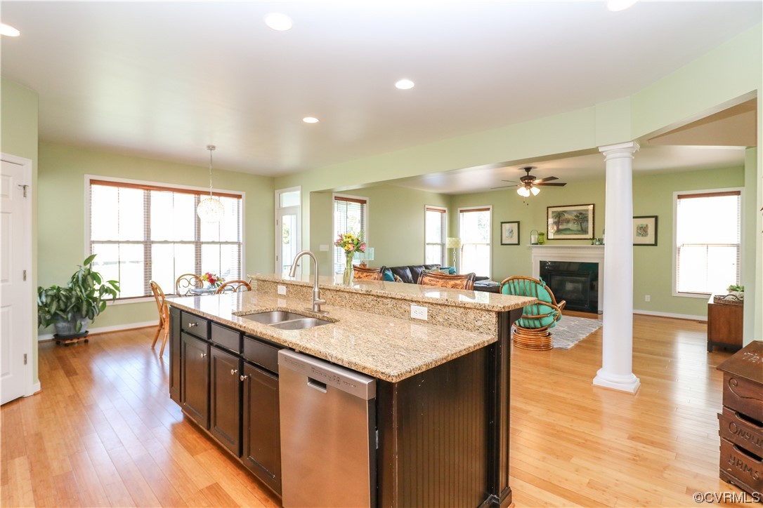 4628 Allenbend Road Glen Allen, VA 23060 - Photo 16 of 50 Kitchen with walk in pantry and open to family room and breakfast area
