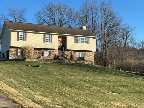 $435,000 | 7034 Eaglepoint Drive, Nashport, OH 43830