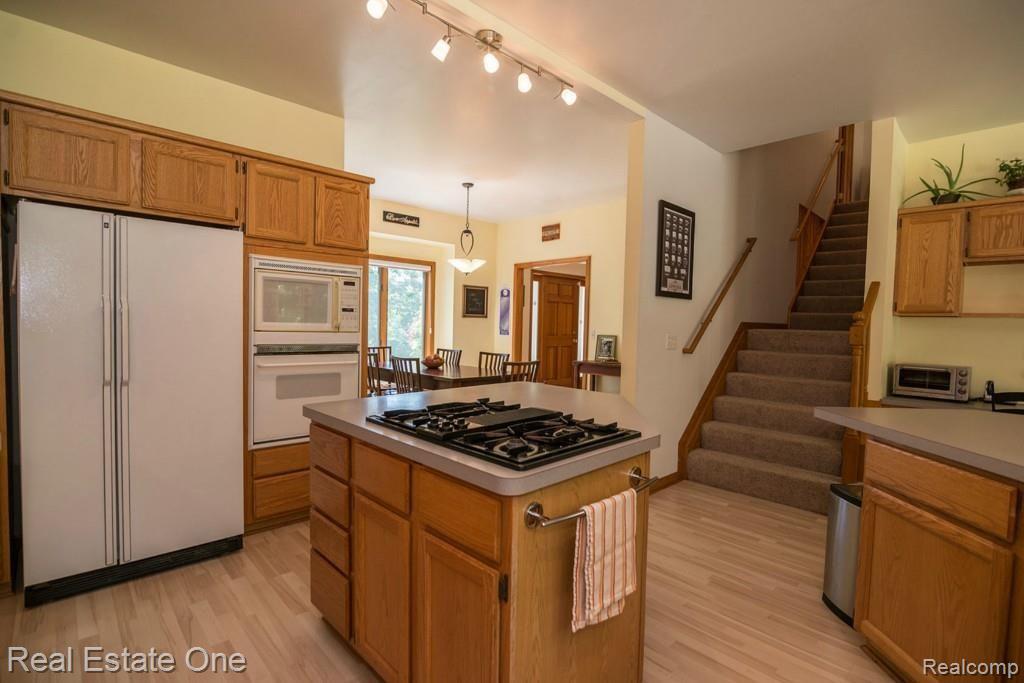 7967 Lee Road Brighton, MI 48116 - Photo 16 of 54 19_49.jpg