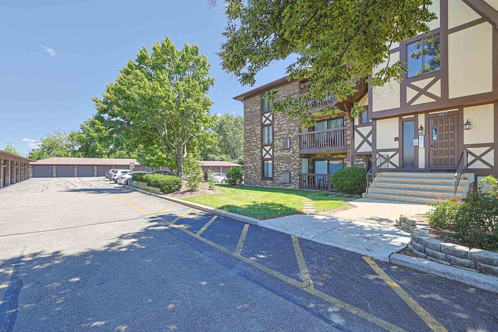 527 Cumnor Road, Unit 208 Westmont, IL 60559 - Photo 33 of 34