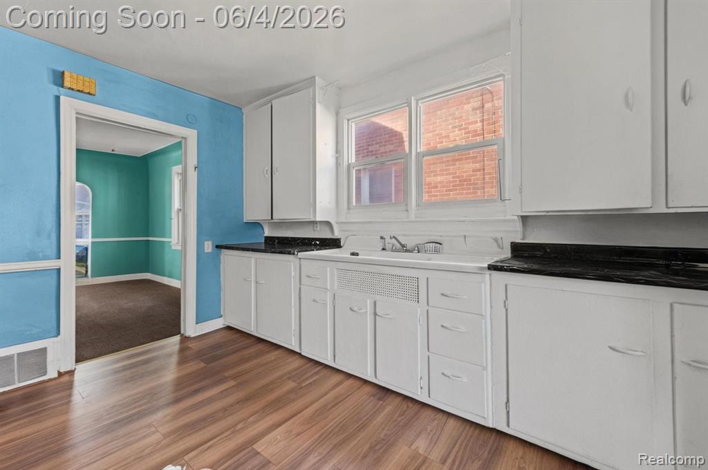 1928 Yemans Street Hamtramck, MI 48212 - Photo 8 of 26