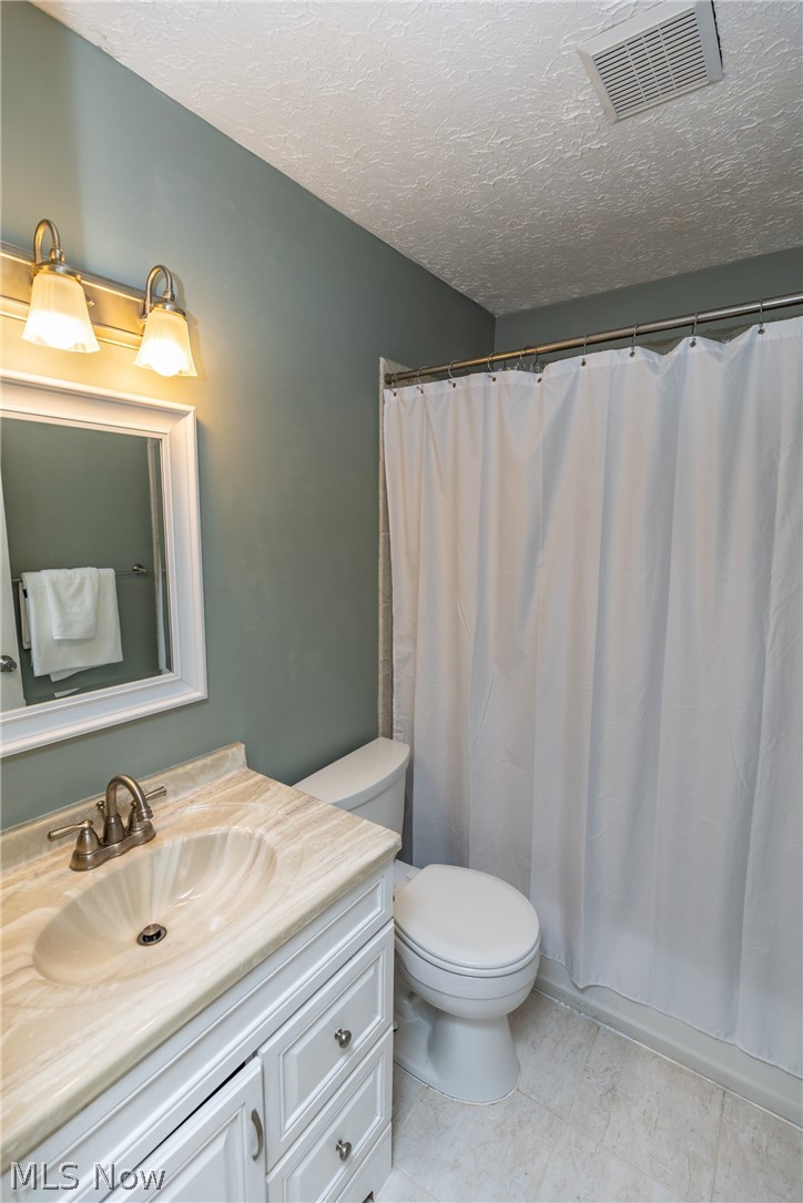 26708 Knickerbocker Road Bay Village, OH 44140 - Photo 19 of 33 Main bath off hallway