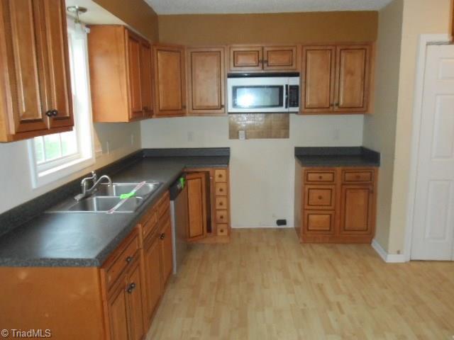 3604 Markham Road Greensboro, NC 27405 - Photo 3 of 12 Gallery Image 3