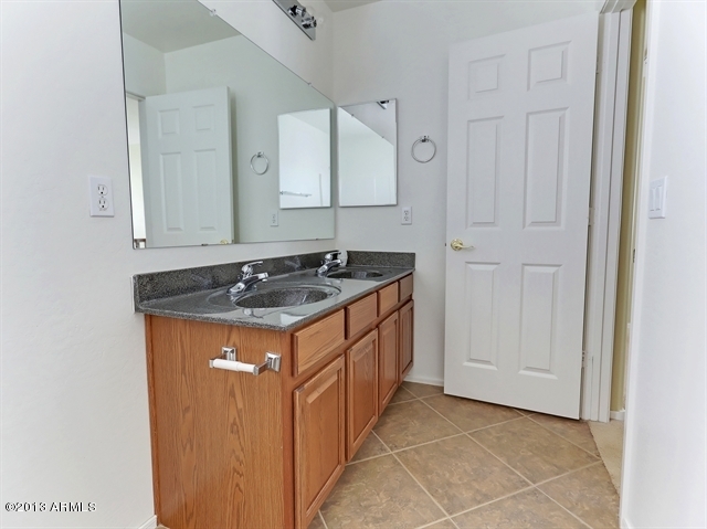 9396 West Cordes Road Tolleson, AZ 85353 - Photo 9 of 45 Bath 02-B-