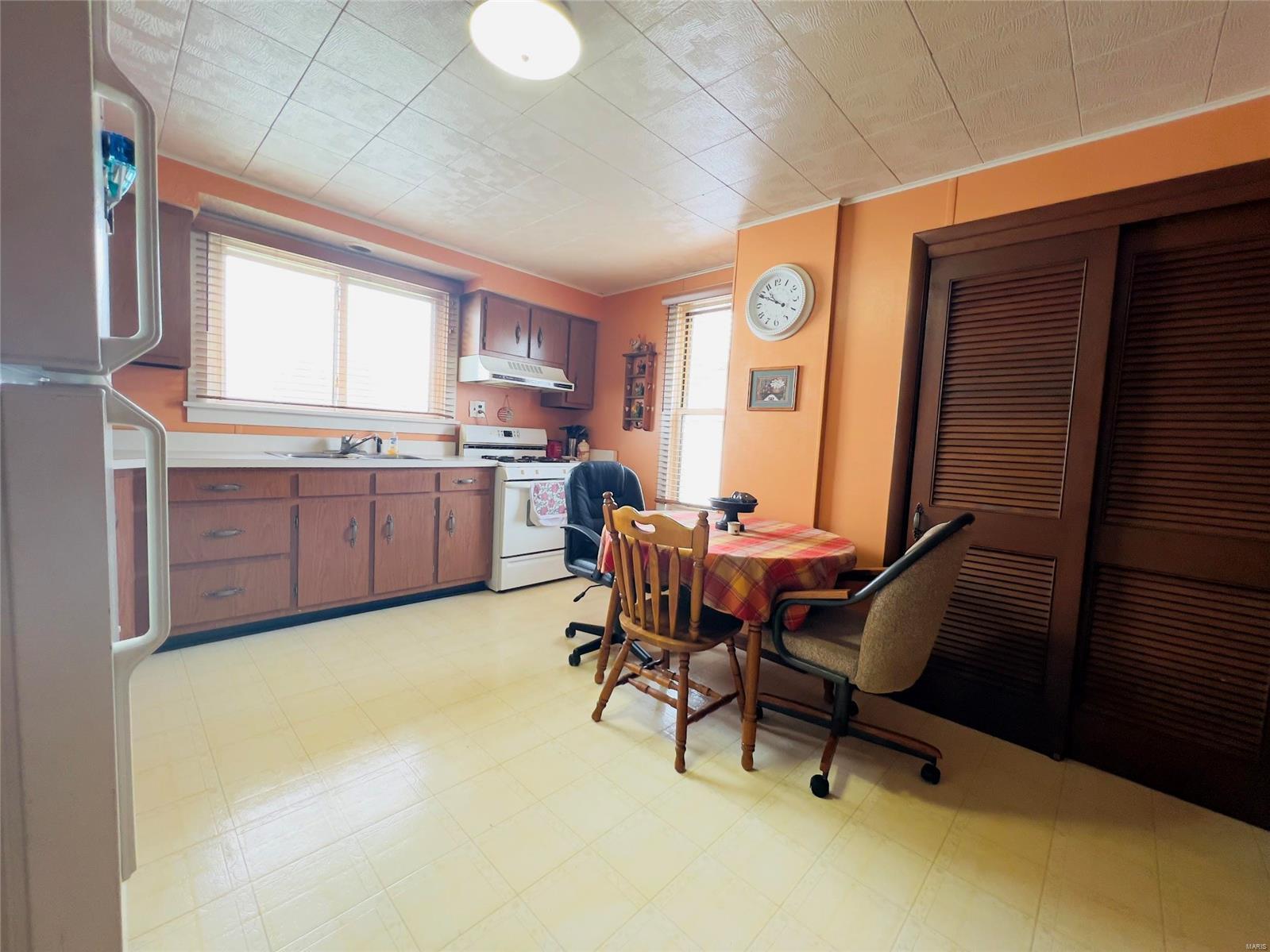 311 Putnam Street Mount Olive, IL 62069 - Photo 4 of 16