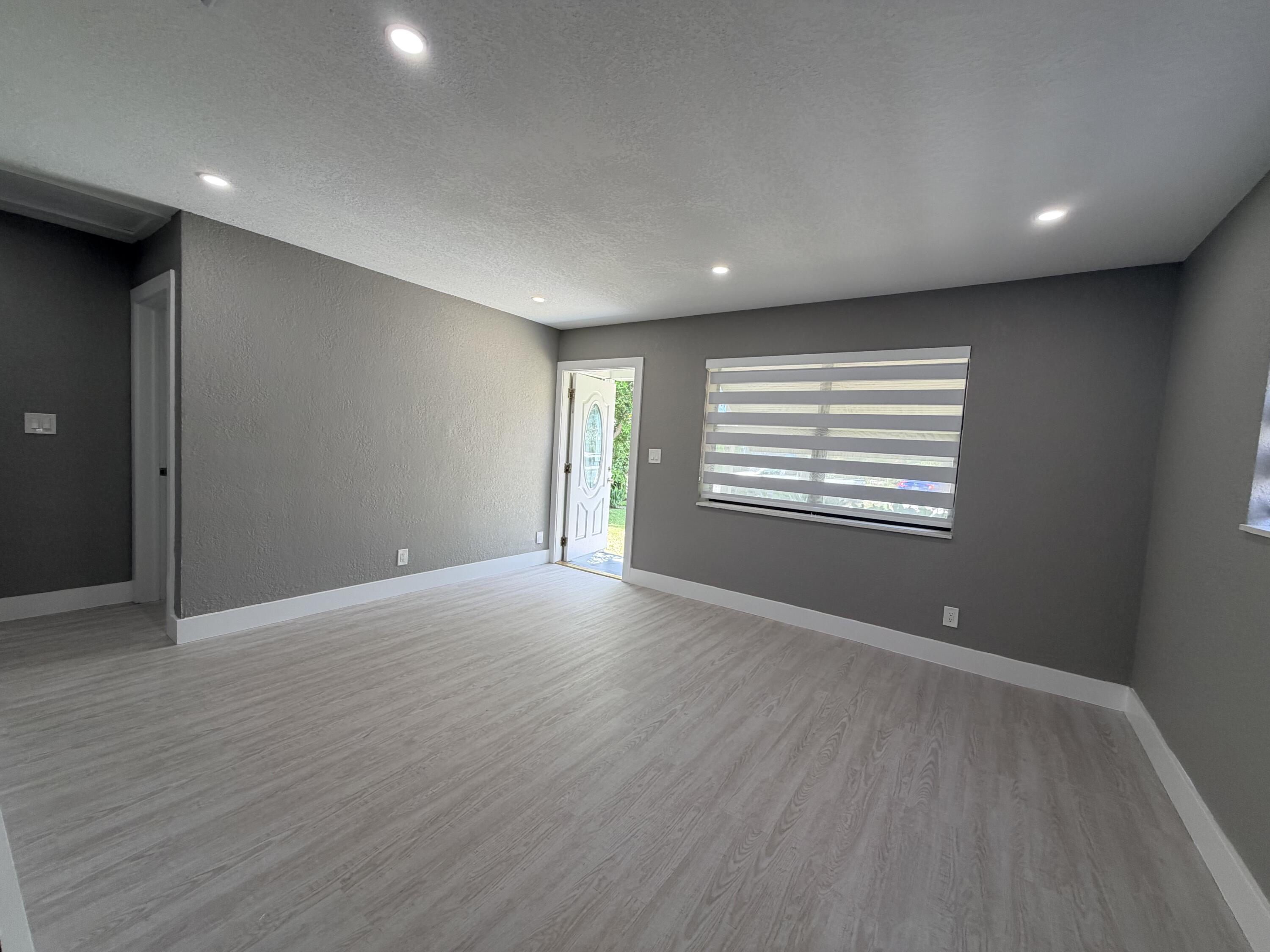827 Franklin Road West Palm Beach, FL 33405 - Photo 2 of 19 IMG_1602