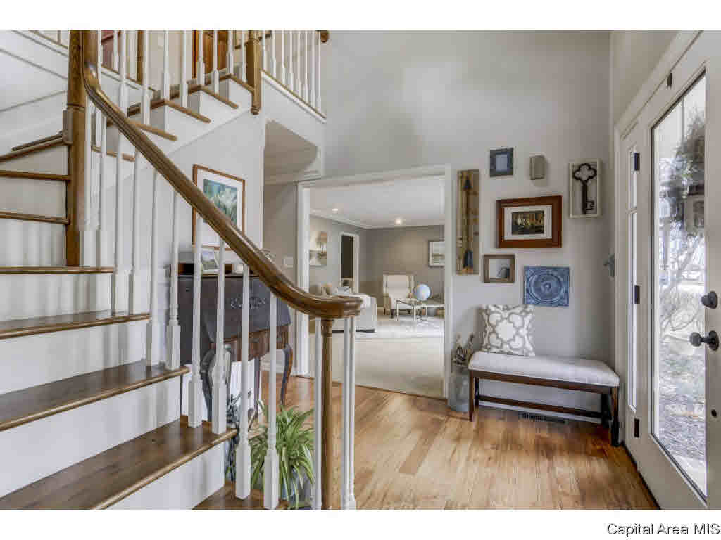 709 Clipper Road Springfield, IL 62711 - Photo 2 of 36