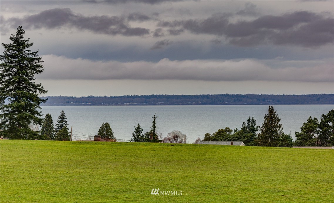 209 Parkridge Road Bellingham, WA 98225 - Photo 2 of 33 a view of a lake