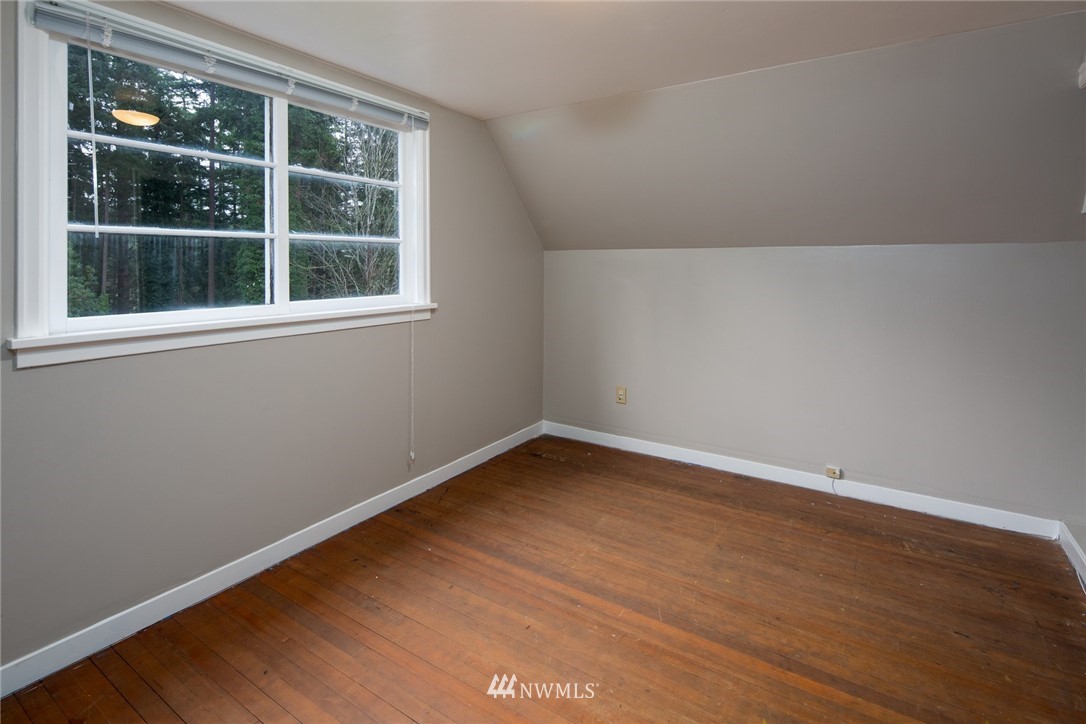 209 Parkridge Road Bellingham, WA 98225 - Photo 13 of 33 an empty room with a window