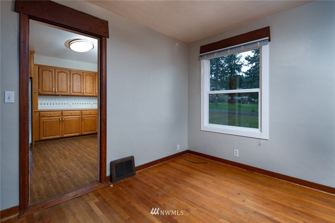 209 Parkridge Road Bellingham, WA 98225 - Photo 15 of 33 a view of empty room with wooden floor and fan