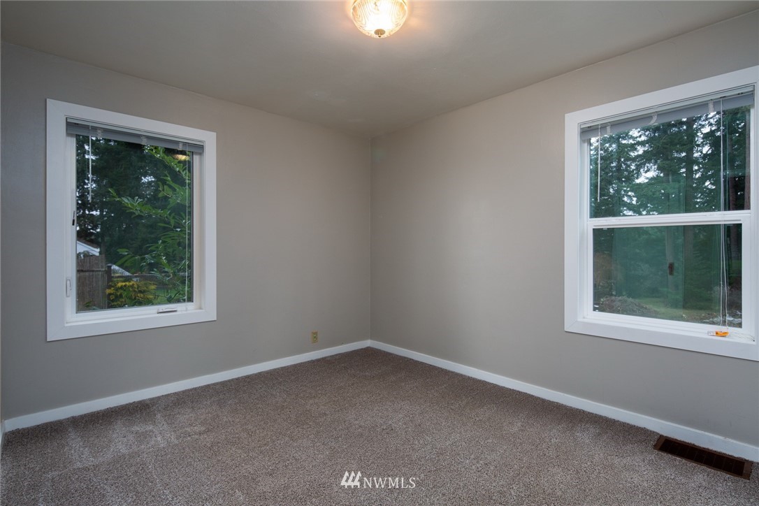 209 Parkridge Road Bellingham, WA 98225 - Photo 19 of 33 an empty room with a window