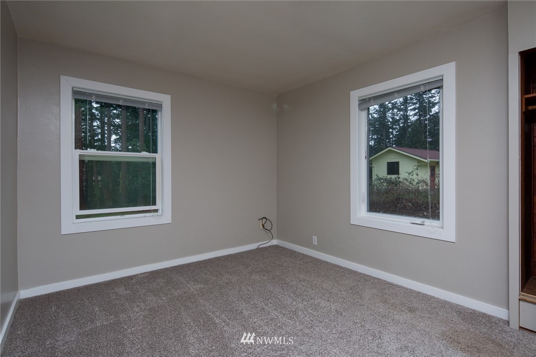 209 Parkridge Road Bellingham, WA 98225 - Photo 21 of 33 an empty room with a window