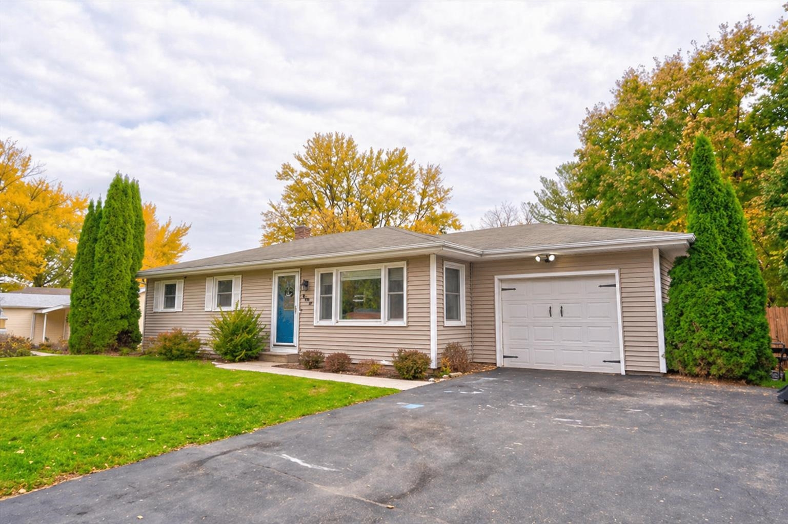203 South Kerch Street Brooklyn, WI 53521 - Photo 1 of 53